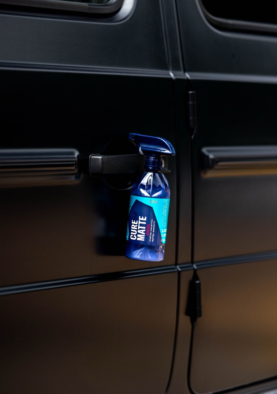 GYEON Q²M Cure Matte onderhoudsspray voor de matte lak van je auto