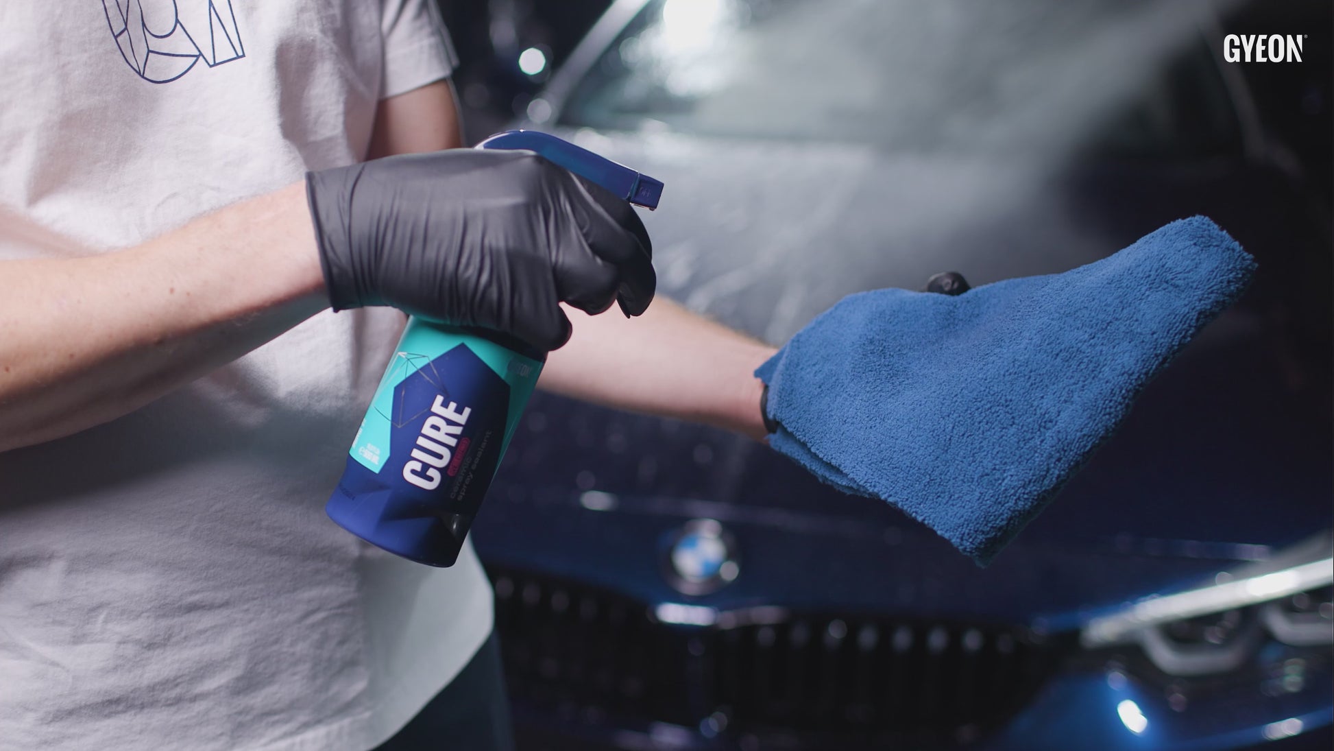 GYEON Q²M Cure Matte onderhoudsspray voor de matte lak van je auto